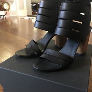 Vince Black heels  brown chunky heel sz 7.5